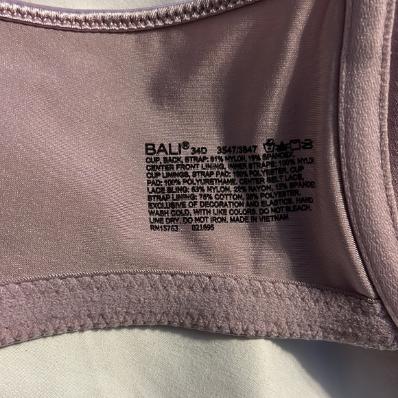 Bali Women's Light Pink Underwire Bra. Size 34D - Picture 2 of 3